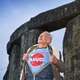 Buzz Aldrin con una camiseta que pone “moved el culo hasta Marte”